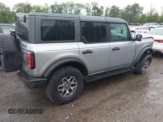 2021 Ford Bronco z VIN 1FMEE5DP7MLA78805, wystawiony jako IAAI lot #42363222 z przebiegiem 57 510 mil mil oraz . Historia ofert i sprzedaży dostępna na DreamBid. Obrazek 4.