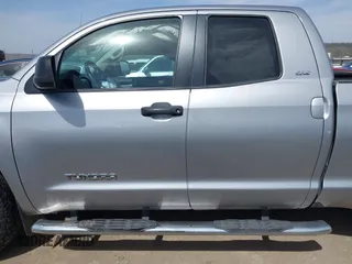 2018 Toyota Tundra 2WD SR with VIN 5TFRM5F16JX133735, listed as a IAAI auction lot 41818455 with 148,456 mi miles. Bid and sale history available at carsss.com. Image 14.