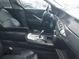 2009 BMW 7 Series 750Li с VIN WBAKB83509CY61759, выставлен на аукционе IAAI как лот 41121376 с пробегом Не указан миль и . История ставок и продаж доступна на DreamBid. Изображение 5.