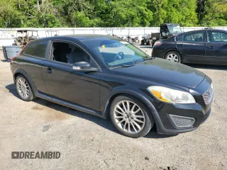 2011 Volvo C30 z VIN YV1672MK1B2212341, wystawiony jako Copart lot #52566705 z przebiegiem 170 053 mil mil oraz Szkody całkowita. Historia ofert i sprzedaży dostępna na DreamBid. Obrazek 4.