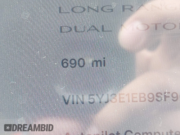 2025 Tesla Model 3 Long Range z VIN 5YJ3E1EB9SF904223, wystawiony jako IAAI lot #41611201 z przebiegiem 690 mil mil oraz . Historia ofert i sprzedaży dostępna na DreamBid. Obrazek 15.