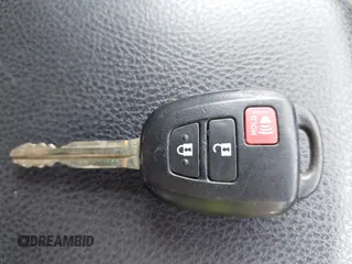 2017 Toyota RAV4 LE z VIN JTMZFREV1HJ719312, wystawiony jako IAAI lot #42269184 z przebiegiem 61 359 mil mil oraz . Historia ofert i sprzedaży dostępna na DreamBid. Obrazek 11.