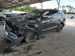 2022 Lincoln Navigator Black Label z VIN 5LMJJ2TT4NEL17799, wystawiony jako Copart lot #57583235 z przebiegiem 31 201 mil mil oraz Szkoda całkowita • Salvage title. Historia ofert i sprzedaży dostępna na DreamBid. Obrazek 1.
