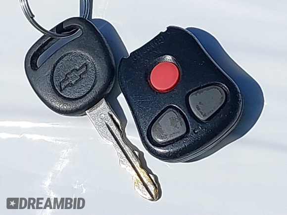 2003 Chevrolet Suburban LT z VIN 3GNFK16T43G175581, wystawiony jako IAAI lot #41584032 z przebiegiem Nie podano mil oraz . Historia ofert i sprzedaży dostępna na DreamBid. Obrazek 11.