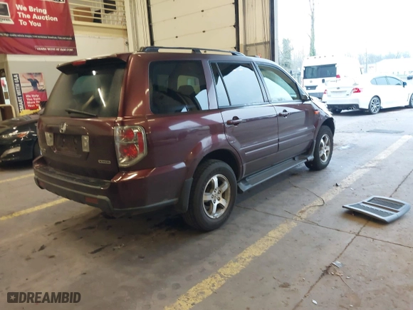 2008 Honda Pilot EX with VIN 5FNYF18458B031305, listed as a IAAI auction lot 41732685 with 204,556 mi miles. Bid and sale history available at carsss.com. Image 4.