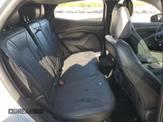 2023 Ford Mustang Mach-E Premium z VIN 3FMTK3RM2PMA31574, wystawiony jako Copart lot #52451445 z przebiegiem Nie podano mil oraz Szkoda całkowita • Salvage title. Historia ofert i sprzedaży dostępna na DreamBid. Obrazek 11.