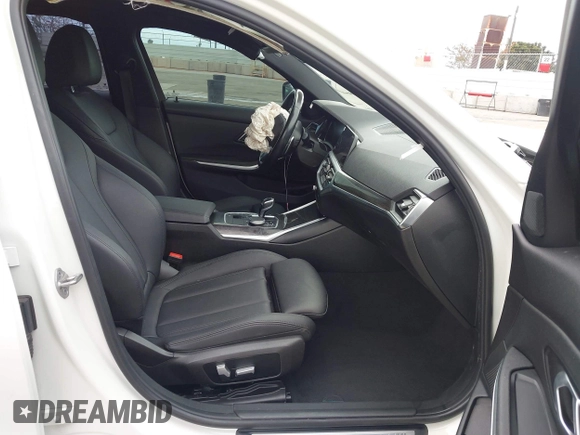 2021 BMW 3 Series 330i z VIN 3MW5R1J04M8C06043, wystawiony jako IAAI lot #42109872 z przebiegiem 62 325 mil mil oraz . Historia ofert i sprzedaży dostępna na DreamBid. Obrazek 5.
