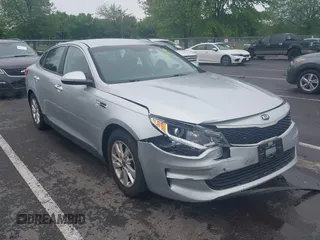 2016 Kia Optima LX z VIN 5XXGT4L32GG025333, wystawiony jako IAAI lot #42270433 z przebiegiem 96 422 mil mil oraz . Historia ofert i sprzedaży dostępna na DreamBid. Obrazek 1.