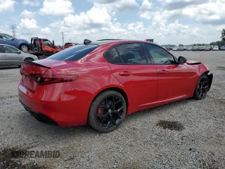 2020 Alfa Romeo Giulia Ti Sport z VIN ZARFAMBN9L7638983, wystawiony jako Copart lot #58692915 z przebiegiem Nie podano mil oraz Nie do naprawy • Non repairable. Historia ofert i sprzedaży dostępna na DreamBid. Obrazek 3.