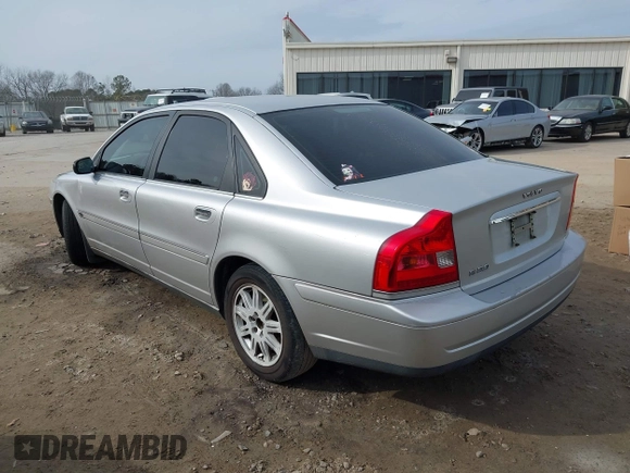 2005 Volvo S80 with VIN YV1TS592351393741, listed as a IAAI auction lot 41463037 with 1 mi miles. Bid and sale history available at carsss.com. Image 3.