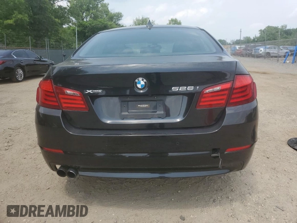 2013 BMW 5 Series 528i xDrive z VIN WBAXH5C53DDW16444, wystawiony jako Copart lot #61073205 z przebiegiem 102 612 mil mil oraz Czysty tytuł • Clean title. Historia ofert i sprzedaży dostępna na DreamBid. Obrazek 6.