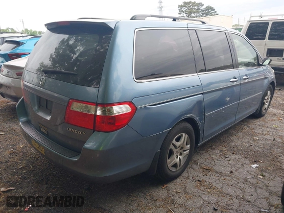 2005 Honda Odyssey EX-L with VIN 5FNRL38685B113633, listed as a IAAI auction lot 42035706 with 320,335 mi miles. Bid and sale history available at carsss.com. Image 4.