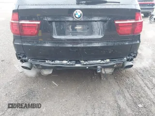 2013 BMW X5 xDrive50i z VIN 5UXZV8C55D0C15881, wystawiony jako IAAI lot #41695992 z przebiegiem 173 391 mil mil oraz . Historia ofert i sprzedaży dostępna na DreamBid. Obrazek 6.