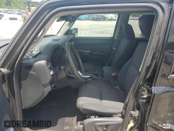 2008 Jeep Commander Sport z VIN 1J8HH48K58C126172, wystawiony jako Copart lot #61961285 z przebiegiem 235 022 mil mil oraz Szkoda całkowita • Salvage title. Historia ofert i sprzedaży dostępna na DreamBid. Obrazek 7.