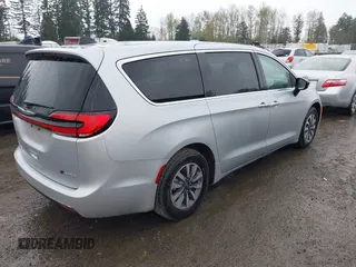 2024 Chrysler Pacifica Hybrid Select z VIN 2C4RC1S71RR141743, wystawiony jako IAAI lot #42019686 z przebiegiem 17 638 mil mil oraz . Historia ofert i sprzedaży dostępna na DreamBid. Obrazek 4.