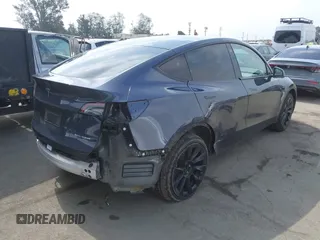 2022 Tesla Model Y Long Range z VIN 7SAYGDEE6NF364994, wystawiony jako IAAI lot #42322587 z przebiegiem 41 572 mil mil oraz . Historia ofert i sprzedaży dostępna na DreamBid. Obrazek 4.