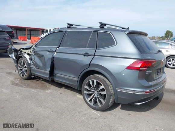 2020 Volkswagen Tiguan SEL Premium R-Line with VIN 3VV4B7AX2LM150484, listed as a IAAI auction lot 40675784 with 37,757 mi miles. Bid and sale history available at carsss.com. Image 3.