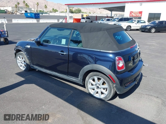 2014 MINI Convertible S z VIN WMWZP3C53ET706796, wystawiony jako IAAI lot #42363811 z przebiegiem 93 581 mil mil oraz . Historia ofert i sprzedaży dostępna na DreamBid. Obrazek 3.