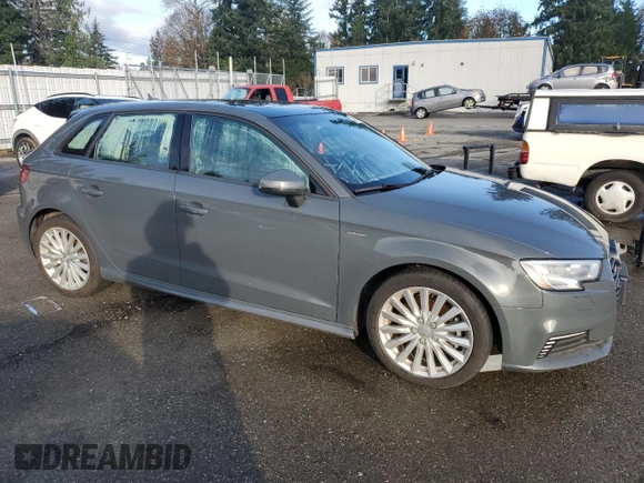 2017 Audi A3 e-tron Sportback Premium z VIN WAUUPBFF0HA079113, wystawiony jako Copart lot #78683724 z przebiegiem 88 788 mil mil oraz Szkoda całkowita • Salvage title. Historia ofert i sprzedaży dostępna na DreamBid. Obrazek 4.