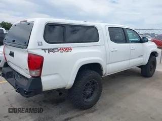2017 Toyota Tacoma SR5 z VIN 5TFCZ5ANXHX065886, wystawiony jako IAAI lot #42308228 z przebiegiem 294 931 mil mil oraz . Historia ofert i sprzedaży dostępna na DreamBid. Obrazek 4.