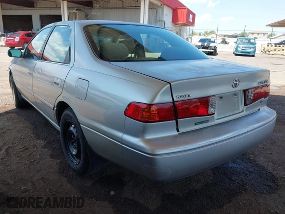 2001 Toyota Camry LE z VIN JT2BF22K710334750, wystawiony jako IAAI lot #42422525 z przebiegiem 273 999 mil mil oraz . Historia ofert i sprzedaży dostępna na DreamBid. Obrazek 3.