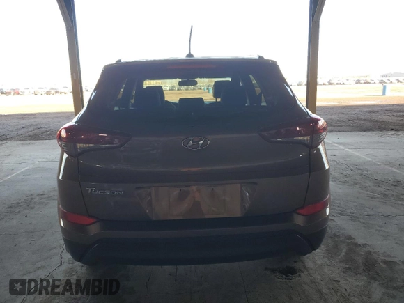 2016 Hyundai Tucson SE z VIN KM8J33A43GU159480, wystawiony jako Copart lot #80559024 z przebiegiem 74 537 mil mil oraz Szkoda całkowita • Salvage title. Historia ofert i sprzedaży dostępna na DreamBid. Obrazek 6.