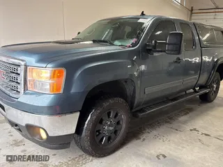 2013 GMC Sierra 2500HD SLE with VIN 1GT220C85DZ123816, listed as a Copart auction lot 50469575 with 332,182 mi miles and Clean Title. Bid and sale history available at carsss.com. Image 2.