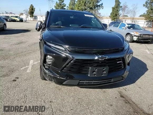 2024 Chevrolet Blazer RS z VIN 3GNKBERS8RS175601, wystawiony jako Copart lot #49354415 z przebiegiem 20 031 mil mil oraz Szkoda całkowita • Salvage title. Historia ofert i sprzedaży dostępna na DreamBid. Obrazek 10.