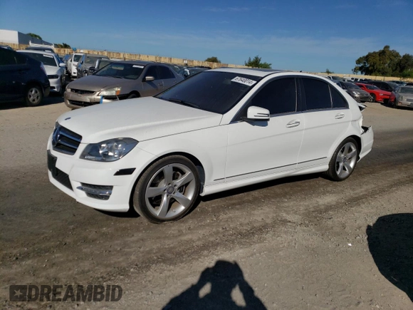 2014 Mercedes-Benz C 350 Sport with VIN WDDGF5HB4EA942494, listed as a Copart auction lot 67640014 with 40,558 mi miles and Salvage Title. Bid and sale history available at DreamBid. Image 1.