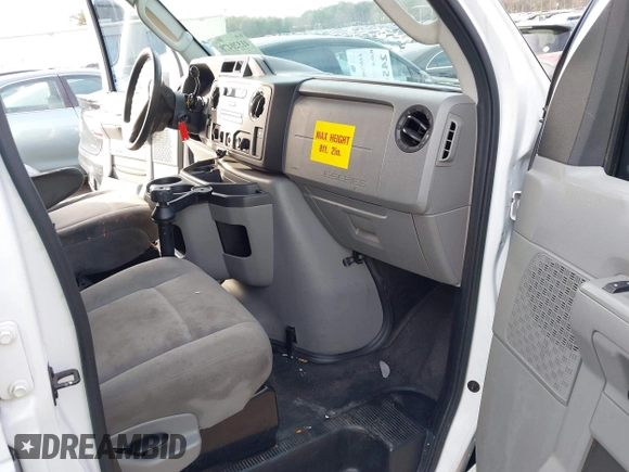 2013 Ford Econoline Cargo Commercial z VIN 1FTNE2EL8DDA63769, wystawiony jako IAAI lot #41520478 z przebiegiem 156 000 mil mil oraz . Historia ofert i sprzedaży dostępna na DreamBid. Obrazek 5.