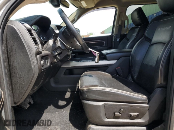 2022 Ram 2500 Laramie z VIN 3C6UR5FJ1NG423393, wystawiony jako Copart lot #57487395 z przebiegiem 124 528 mil mil oraz Szkoda całkowita • Salvage title. Historia ofert i sprzedaży dostępna na DreamBid. Obrazek 7.