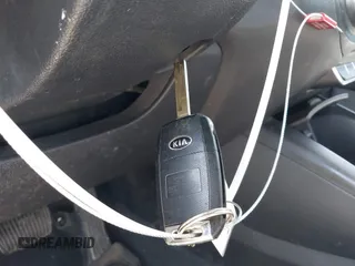 2019 Kia Sorento L z VIN 5XYPG4A32KG568841, wystawiony jako IAAI lot #41833435 z przebiegiem 103 426 mil mil oraz . Historia ofert i sprzedaży dostępna na DreamBid. Obrazek 11.