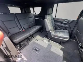 2022 Chevrolet Suburban LT z VIN 1GNSKCKD8NR10297, wystawiony jako Copart lot #57376745 z przebiegiem 195 782 mil mil oraz Czysty tytuł • Clean title. Historia ofert i sprzedaży dostępna na DreamBid. Obrazek 9.