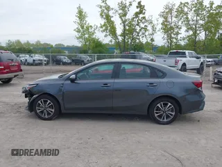 2024 Kia Forte LXS z VIN 3KPF24AD8RE754569, wystawiony jako IAAI lot #42220973 z przebiegiem 36 854 mil mil oraz . Historia ofert i sprzedaży dostępna na DreamBid. Obrazek 14.