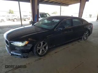 2018 Volvo S90 Momentum z VIN LVY982AK8JP021921, wystawiony jako Copart lot #55074275 z przebiegiem 95 123 mil mil oraz Szkody całkowita. Historia ofert i sprzedaży dostępna na DreamBid. Obrazek 1.