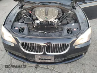 2011 BMW 7 Series 750i z VIN WBAKA8C57BCY36575, wystawiony jako Copart lot #77526024 z przebiegiem 120 087 mil mil oraz Czysty tytuł • Clean title. Historia ofert i sprzedaży dostępna na DreamBid. Obrazek 11.