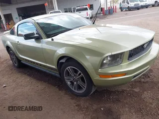 2006 Ford Mustang Standard with VIN 1ZVFT80NX65150735, listed as a IAAI auction lot 41950763 with 128,881 mi miles. Bid and sale history available at carsss.com. Image 1.