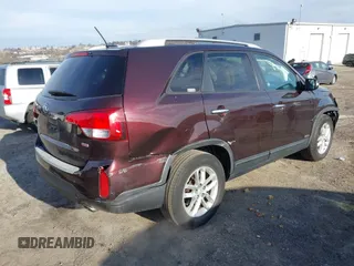 2015 Kia Sorento LX with VIN 5XYKTDA70FG580629, listed as a IAAI auction lot 41623587 with 105,266 mi miles. Bid and sale history available at carsss.com. Image 4.