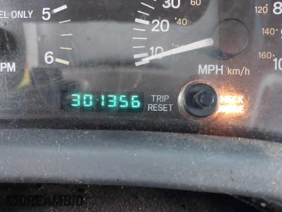 1999 Jeep Cherokee Sport z VIN 1J4FF68S0XL626507, wystawiony jako IAAI lot #41584988 z przebiegiem 301 356 mil mil oraz . Historia ofert i sprzedaży dostępna na DreamBid. Obrazek 7.