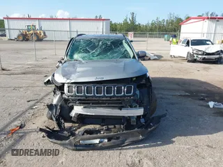2020 Jeep Compass Altitude z VIN 3C4NJCBB6LT235321, wystawiony jako IAAI lot #42497160 z przebiegiem 25 615 mil mil oraz . Historia ofert i sprzedaży dostępna na DreamBid. Obrazek 13.