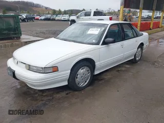 1996 Oldsmobile Cutlass Supreme S z VIN 1G3WH52M8TF346878, wystawiony jako IAAI lot #41827990 z przebiegiem 124 705 mil mil oraz . Historia ofert i sprzedaży dostępna na DreamBid. Obrazek 2.