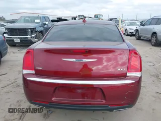 2019 Chrysler 300 Limited with VIN 2C3CCAKG4KH586497, listed as a IAAI auction lot 41511850 with 55,479 mi miles. Bid and sale history available at carsss.com. Image 17.