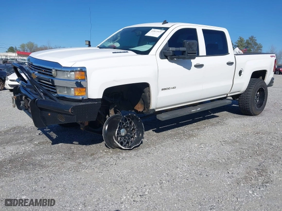 2015 Chevrolet Silverado 2500HD LT with VIN 1GC1KVE87FF183591, listed as a IAAI auction lot 41815929 with 248,904 mi miles. Bid and sale history available at carsss.com. Image 18.