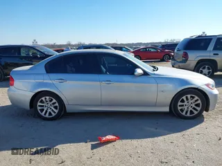 2007 BMW 3 Series 328i z VIN WBAVA33517KX73521, wystawiony jako IAAI lot #41389508 z przebiegiem 76 267 mil mil oraz . Historia ofert i sprzedaży dostępna na DreamBid. Obrazek 13.