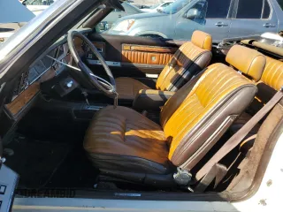 1982 Chrysler LeBaron z VIN 1C3BC55D3CG173312, wystawiony jako Copart lot #80800174 z przebiegiem 48 391 mil mil oraz Tytuł czysty. Historia ofert i sprzedaży dostępna na DreamBid. Obrazek 7.