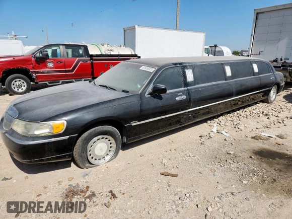 2002 Lincoln Town Car Executive with VIN 1L1FM81W02Y635348, listed as a Copart auction lot 61639325 with 88,597 mi miles and Clean title. Bid and sale history available at DreamBid. Image 1.