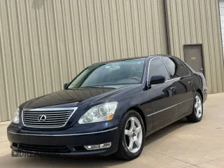 2005 Lexus LS 430 z VIN JTHBN36F250177548, wystawiony jako Copart lot #54142625 z przebiegiem 228 639 mil mil oraz Czysty tytuł • Clean title. Historia ofert i sprzedaży dostępna na DreamBid. Obrazek 2.