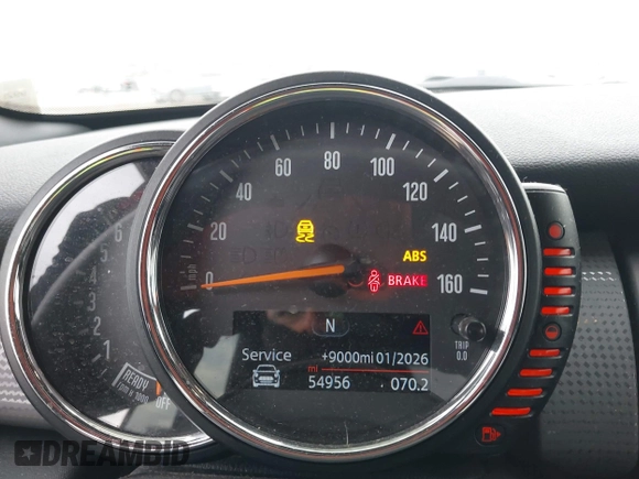 2016 MINI Convertible z VIN WMWWG5C51G3A81075, wystawiony jako IAAI lot #41681717 z przebiegiem 54 956 mil mil oraz . Historia ofert i sprzedaży dostępna na DreamBid. Obrazek 7.