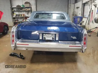 1990 Cadillac Brougham z VIN 1G6DW5474LR703771, wystawiony jako Copart lot #87653835 z przebiegiem 94 172 mil mil oraz Szkody całkowita. Historia ofert i sprzedaży dostępna na DreamBid. Obrazek 6.