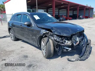 2020 Mercedes-Benz GLC 300 z VIN WDC0G8DB3LF715789, wystawiony jako IAAI lot #42270498 z przebiegiem 88 882 mil mil oraz . Historia ofert i sprzedaży dostępna na DreamBid. Obrazek 1.